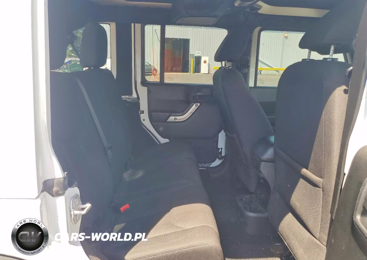 2015 Jeep Wrangler Unlimited Sport VIN:1C4BJWDG6FL684916 - 10