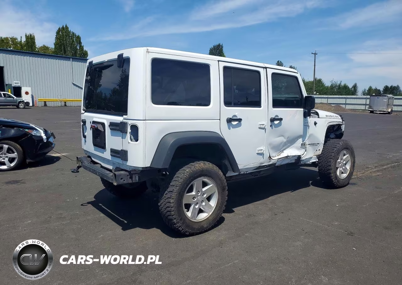 2015 Jeep Wrangler Unlimited Sport VIN:1C4BJWDG6FL684916 - 3