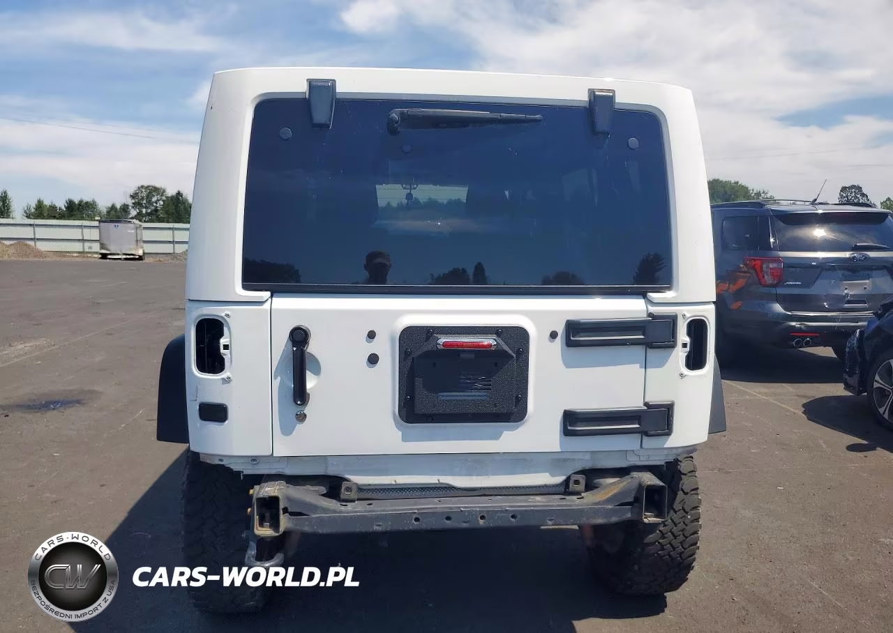 2015 Jeep Wrangler Unlimited Sport VIN:1C4BJWDG6FL684916 - 6