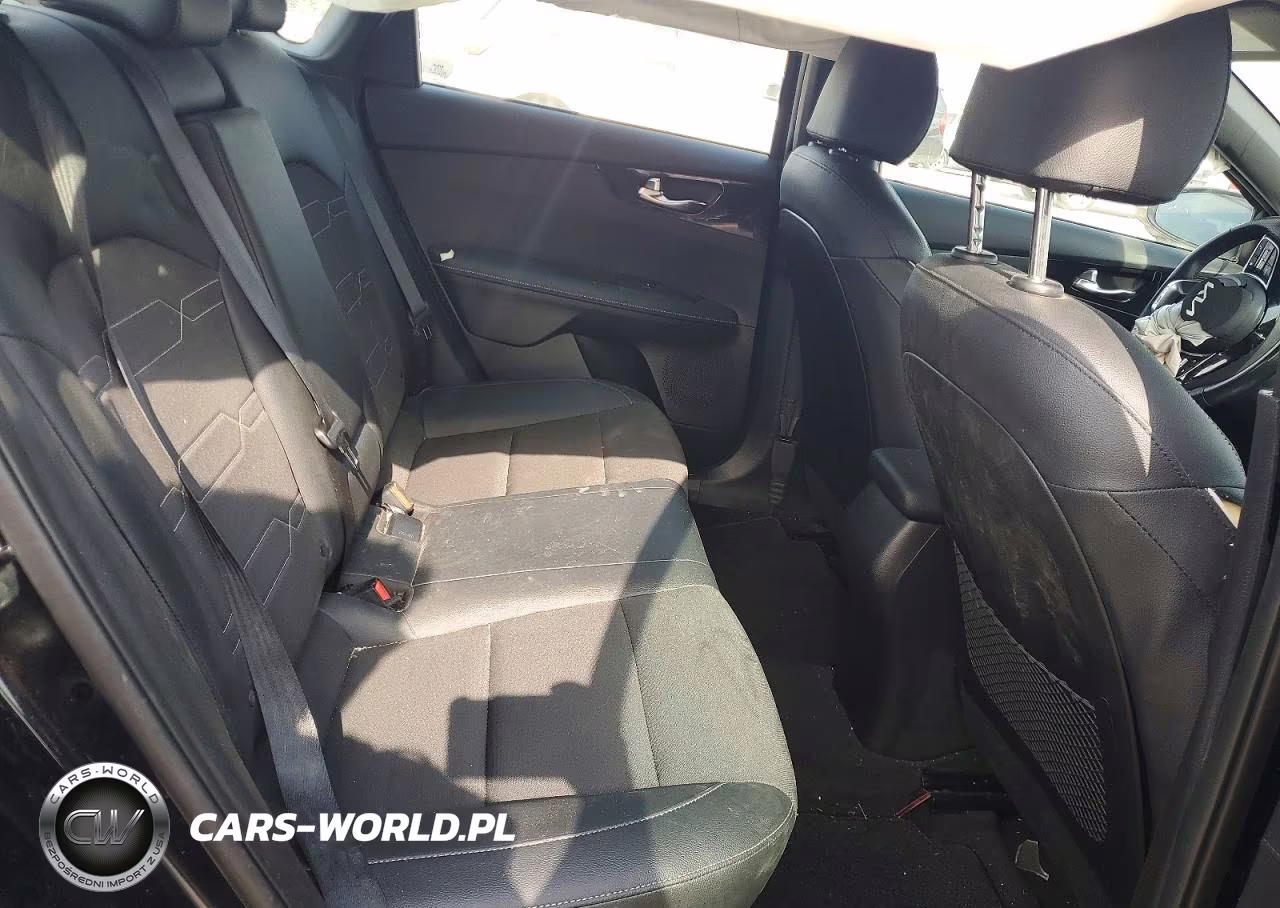 2024 Kia Forte Gt Line VIN:3KPF54AD7RE727984 - 10