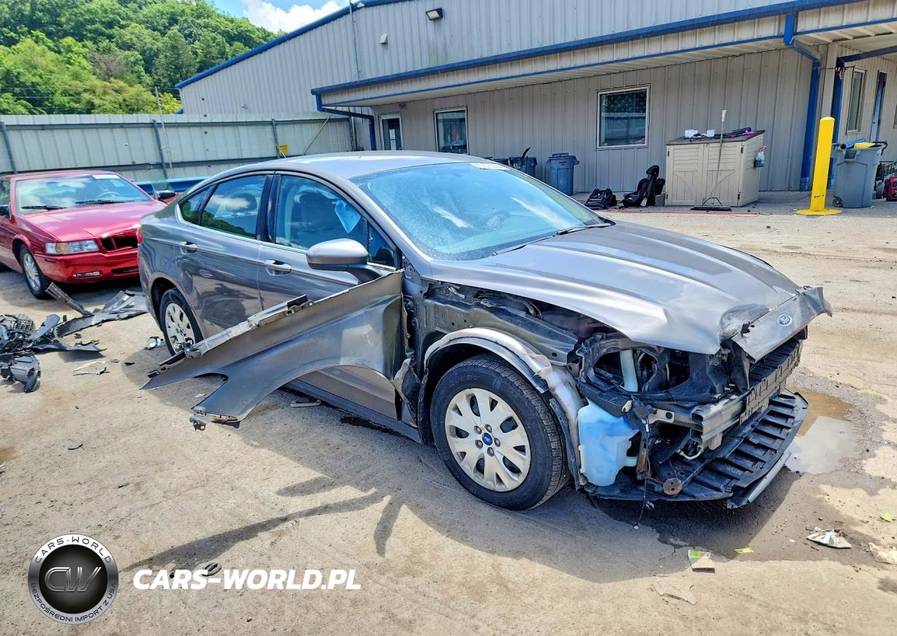 2013 Ford Fusion S VIN:3FA6P0G75DR179916 - 4