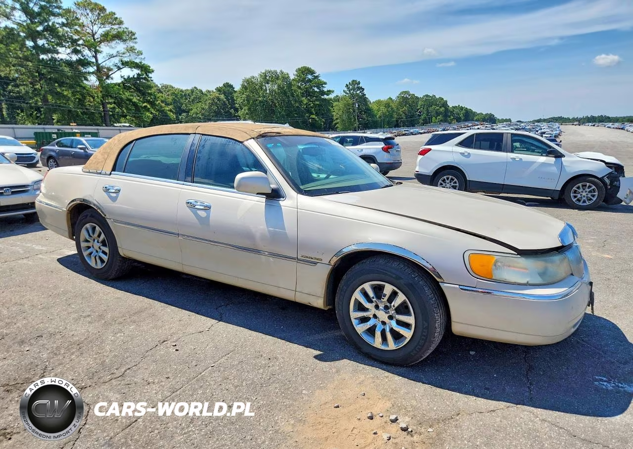 2000 Lincoln Town Car Cartier VIN:1LNHM83W7YY765303 - 4