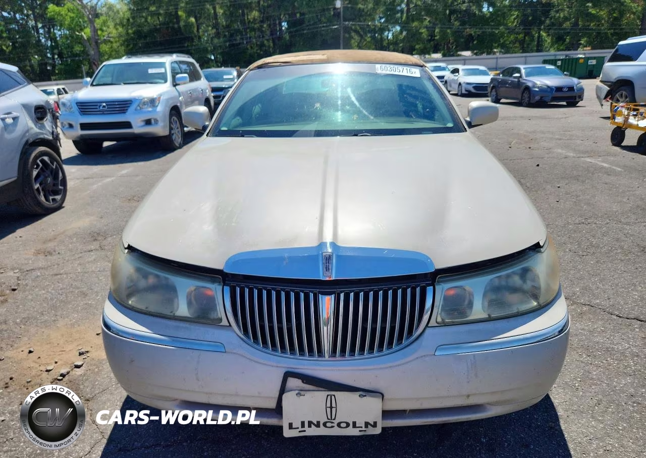 2000 Lincoln Town Car Cartier VIN:1LNHM83W7YY765303 - 5