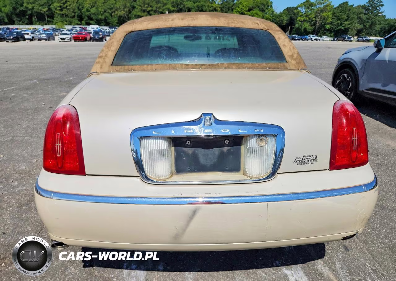 2000 Lincoln Town Car Cartier VIN:1LNHM83W7YY765303 - 6