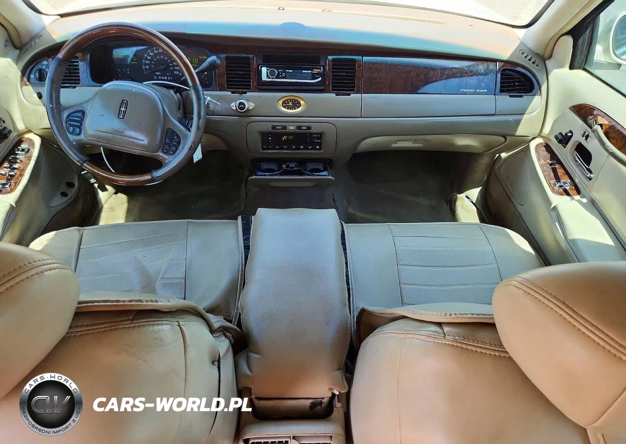 2000 Lincoln Town Car Cartier VIN:1LNHM83W7YY765303 - 8