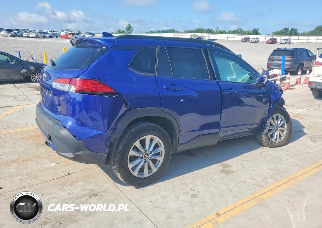 2022 Toyota Corolla Cross Le VIN:7MUCAAAG2NV031143 - 3