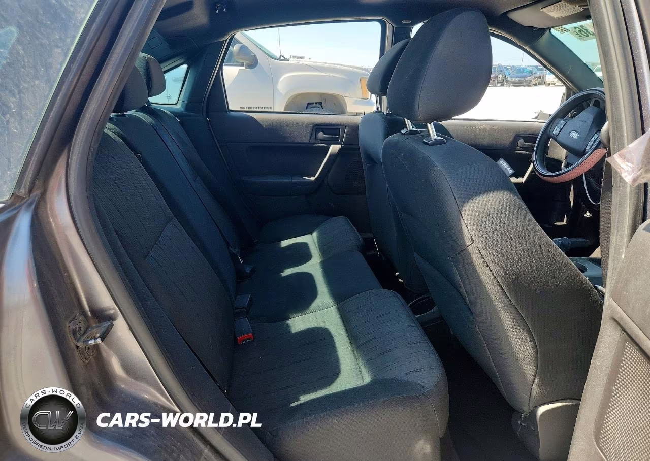 2010 Ford Focus VIN:1FAHP3FN0AW117617 - 10