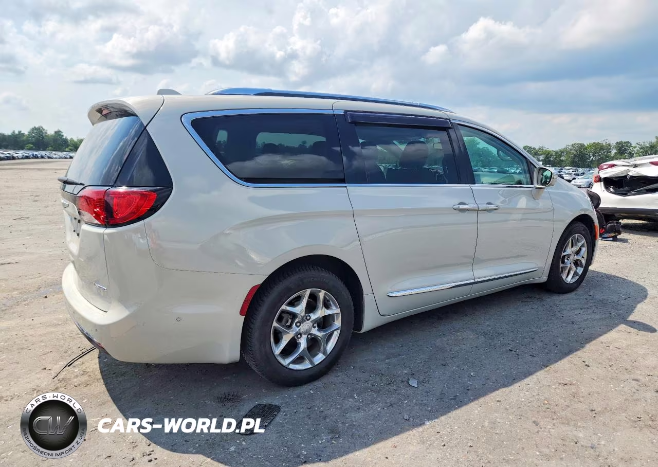 2017 Chrysler Pacifica Limited VIN:2C4RC1GG6HR553857 - 3