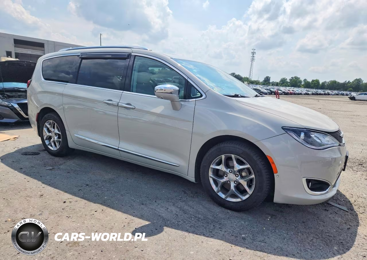 2017 Chrysler Pacifica Limited VIN:2C4RC1GG6HR553857 - 4