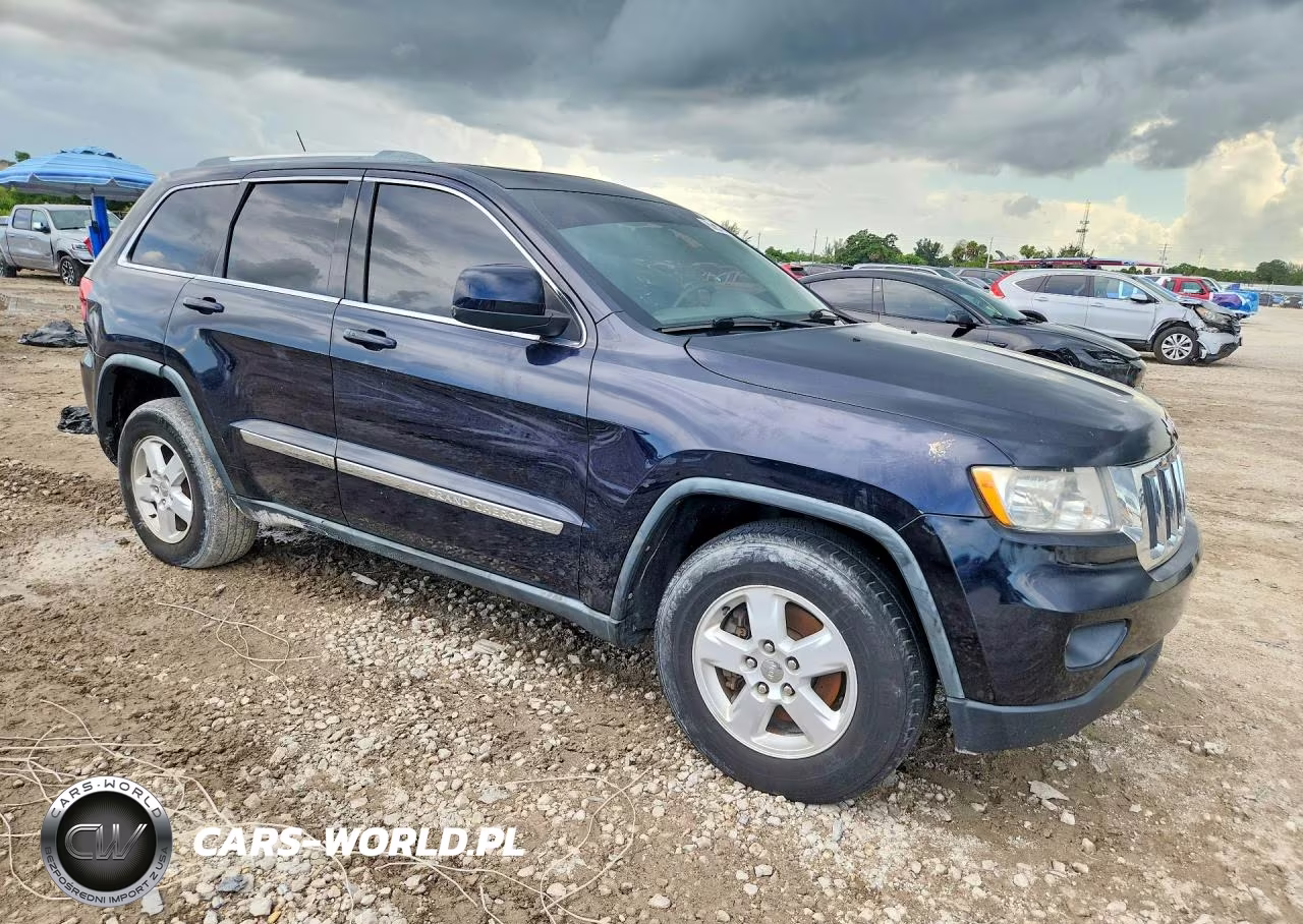 2011 Jeep Grand Cherokee Laredo VIN:1J4RR4GG2BC540873 - 4