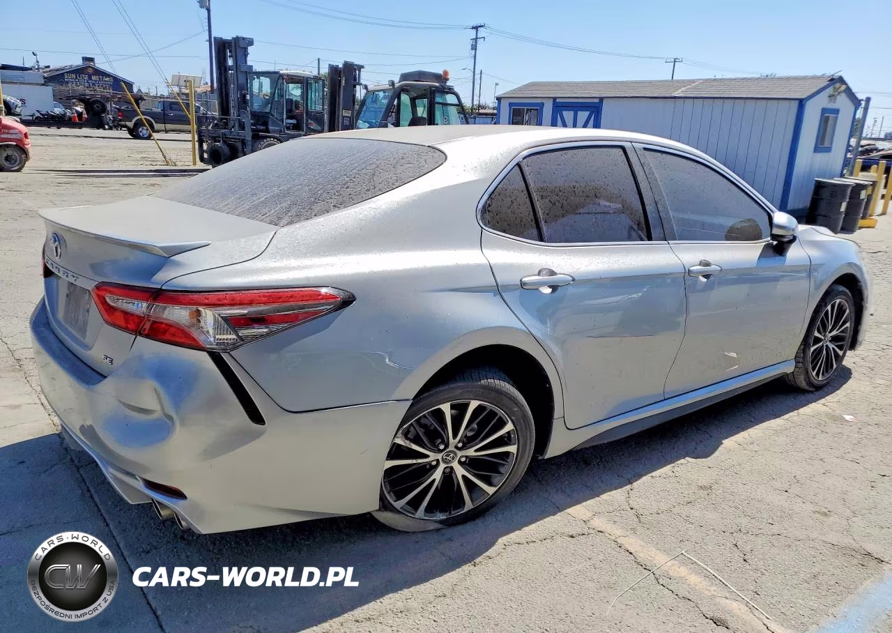 2018 Toyota Camry Se VIN:4T1B11HK2JU617035 - 3