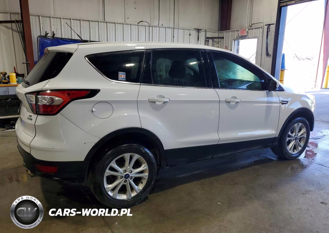 2017 Ford Escape Se VIN:1FMCU9GDXHUE24462 - 3