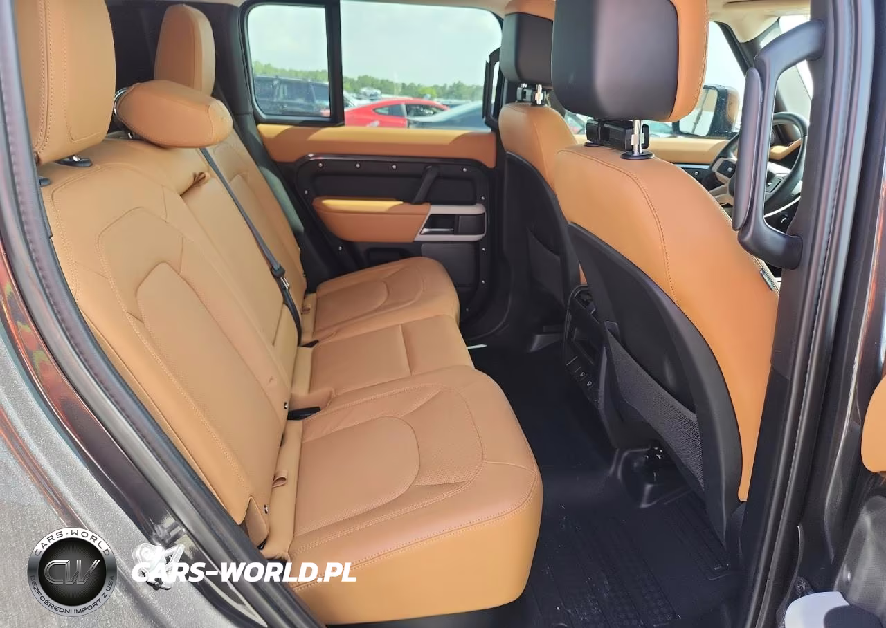 2024 Land Rover Defender 110 S VIN:SALEJ7EXXR2285348 - 11
