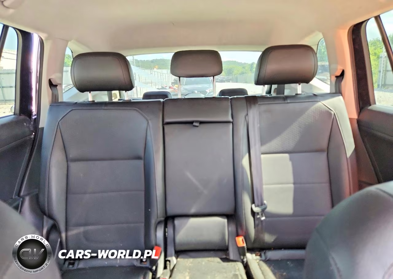 2018 Volkswagen Tiguan Se VIN:3VV3B7AX6JM041714 - 10