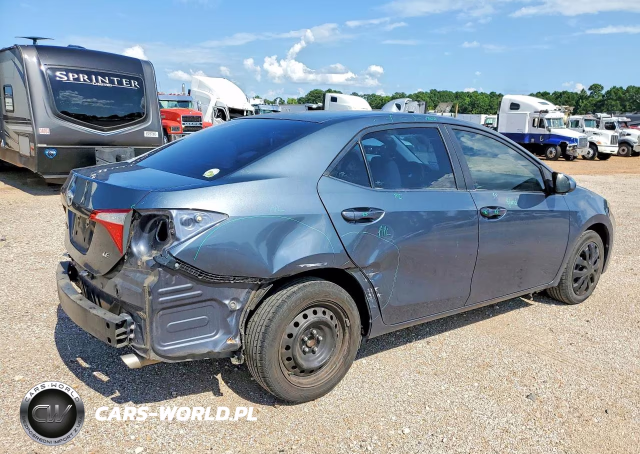 2016 Toyota Corolla Le VIN:5YFBURHE3GP442207 - 3