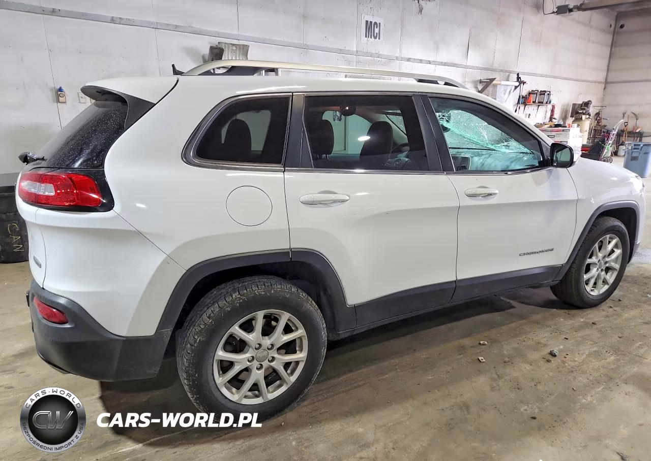 2016 Jeep Cherokee Latitude VIN:1C4PJMCS9GW123691 - 3