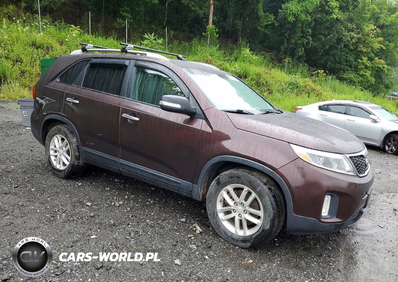 2014 Kia Sorento Lx VIN:5XYKT4A65EG482881 - 4