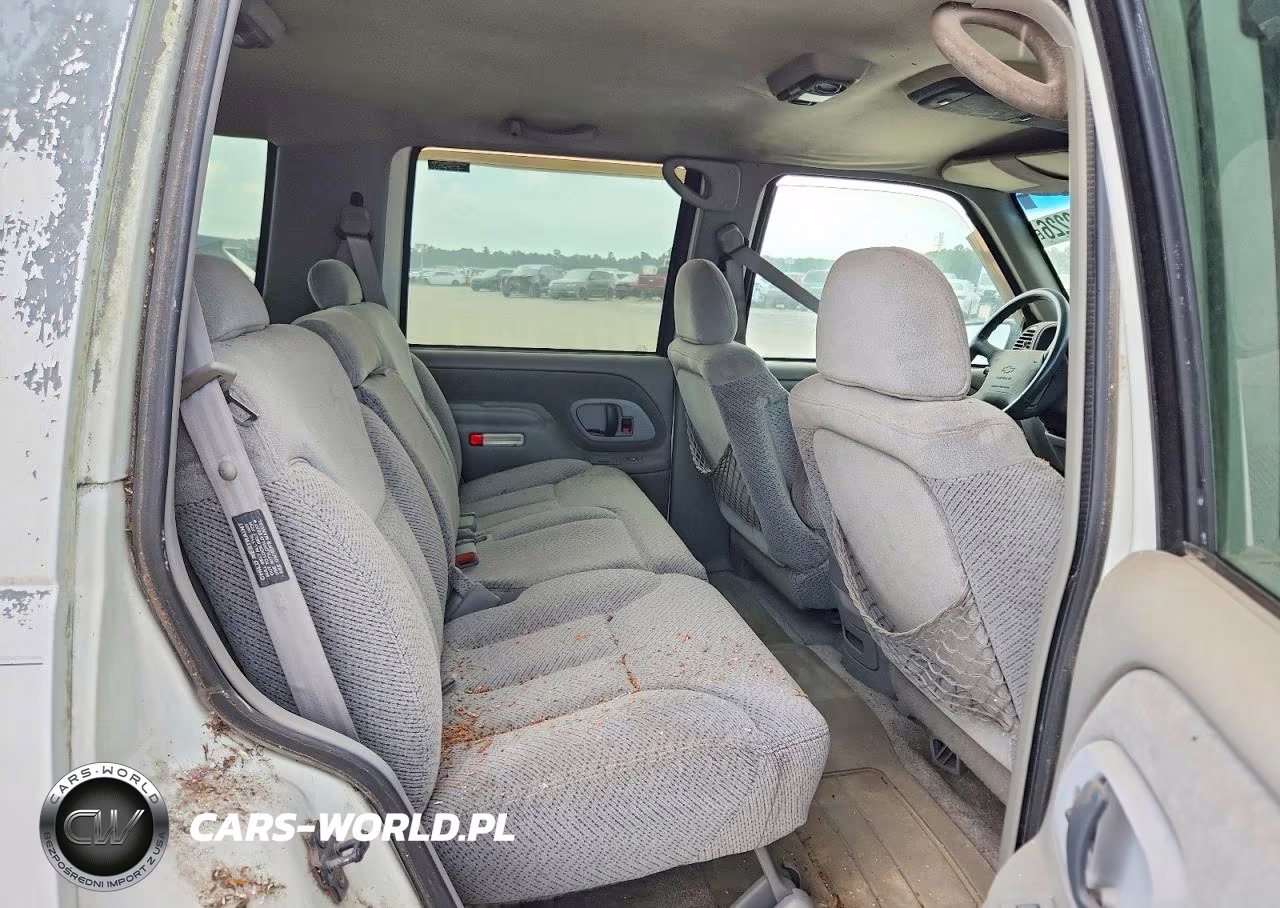 1996 Chevrolet Tahoe VIN:1GNEC13R1TJ418828 - 11