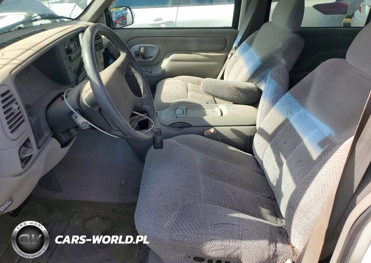 1996 Chevrolet Tahoe VIN:1GNEC13R1TJ418828 - 7