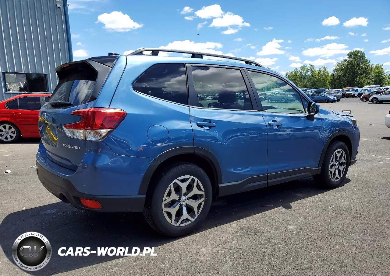 2024 Subaru Forester Premium VIN:JF2SKACC8RH516623 - 3