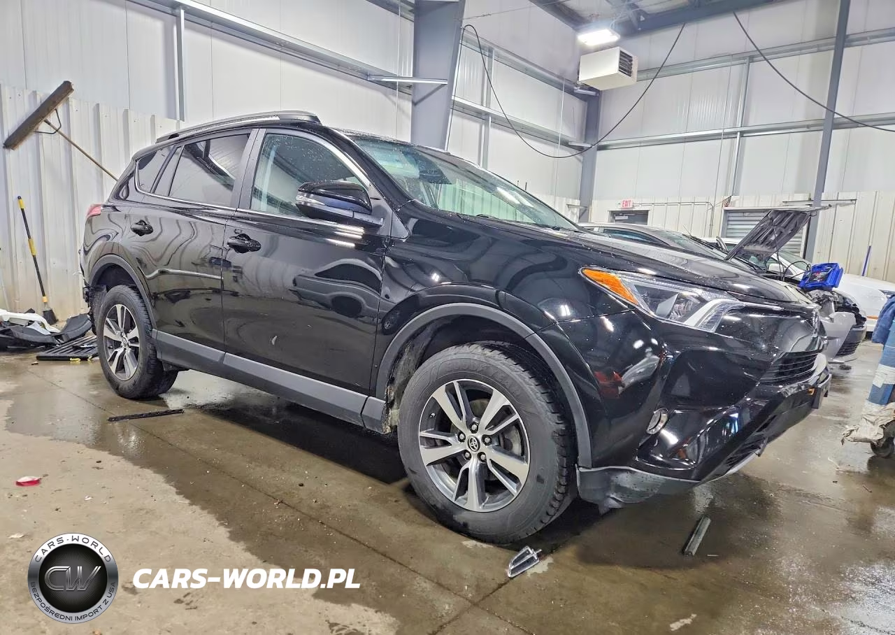2018 Toyota Rav4 Xle VIN:2T3RFREV7JW822760 - 4