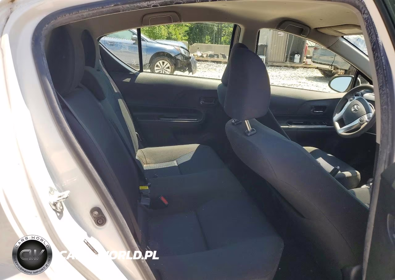 2015 Toyota Prius C Two VIN:JTDKDTB37F1580923 - 10