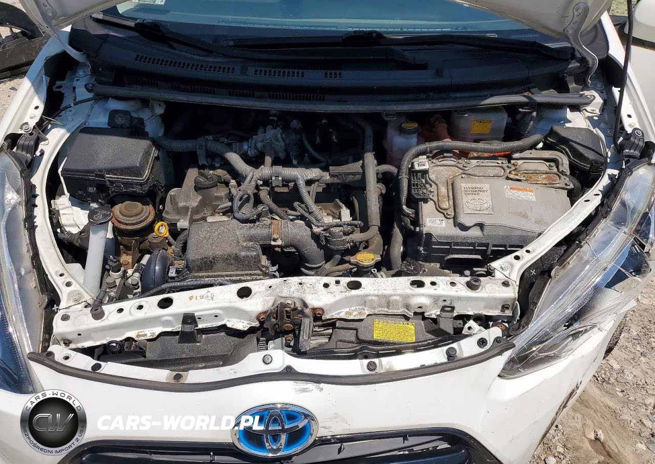 2015 Toyota Prius C Two VIN:JTDKDTB37F1580923 - 11