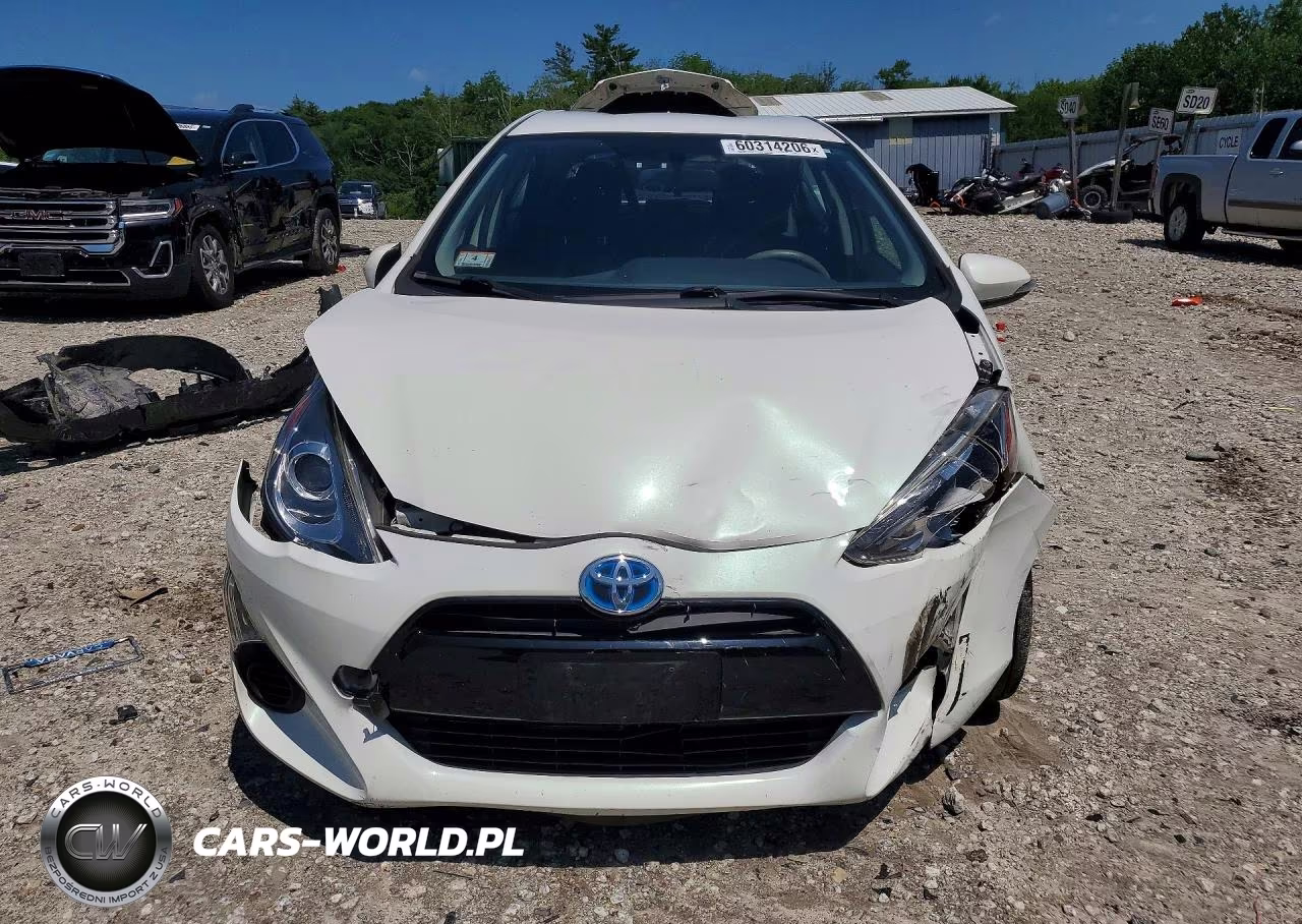 2015 Toyota Prius C Two VIN:JTDKDTB37F1580923 - 5