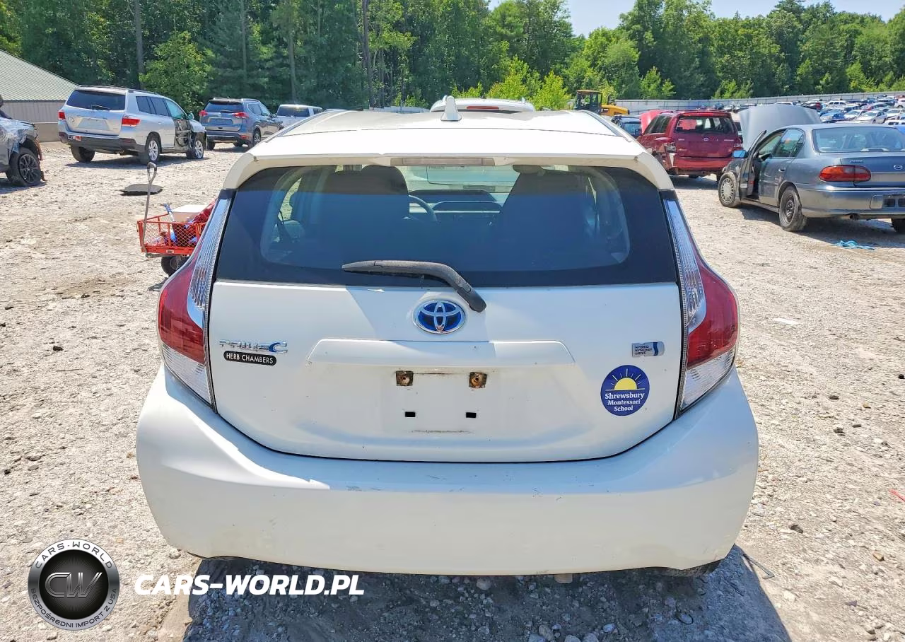 2015 Toyota Prius C Two VIN:JTDKDTB37F1580923 - 6
