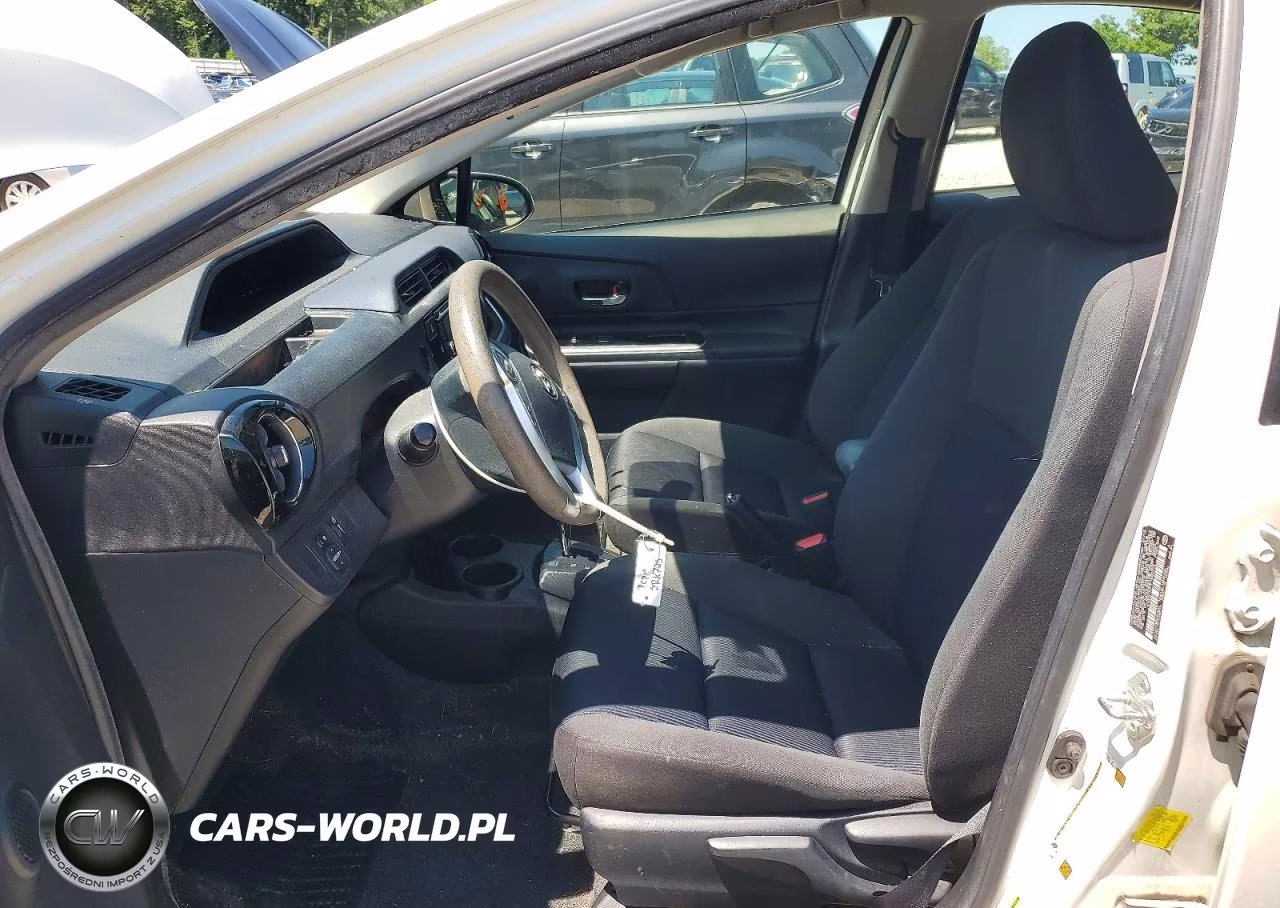 2015 Toyota Prius C Two VIN:JTDKDTB37F1580923 - 7