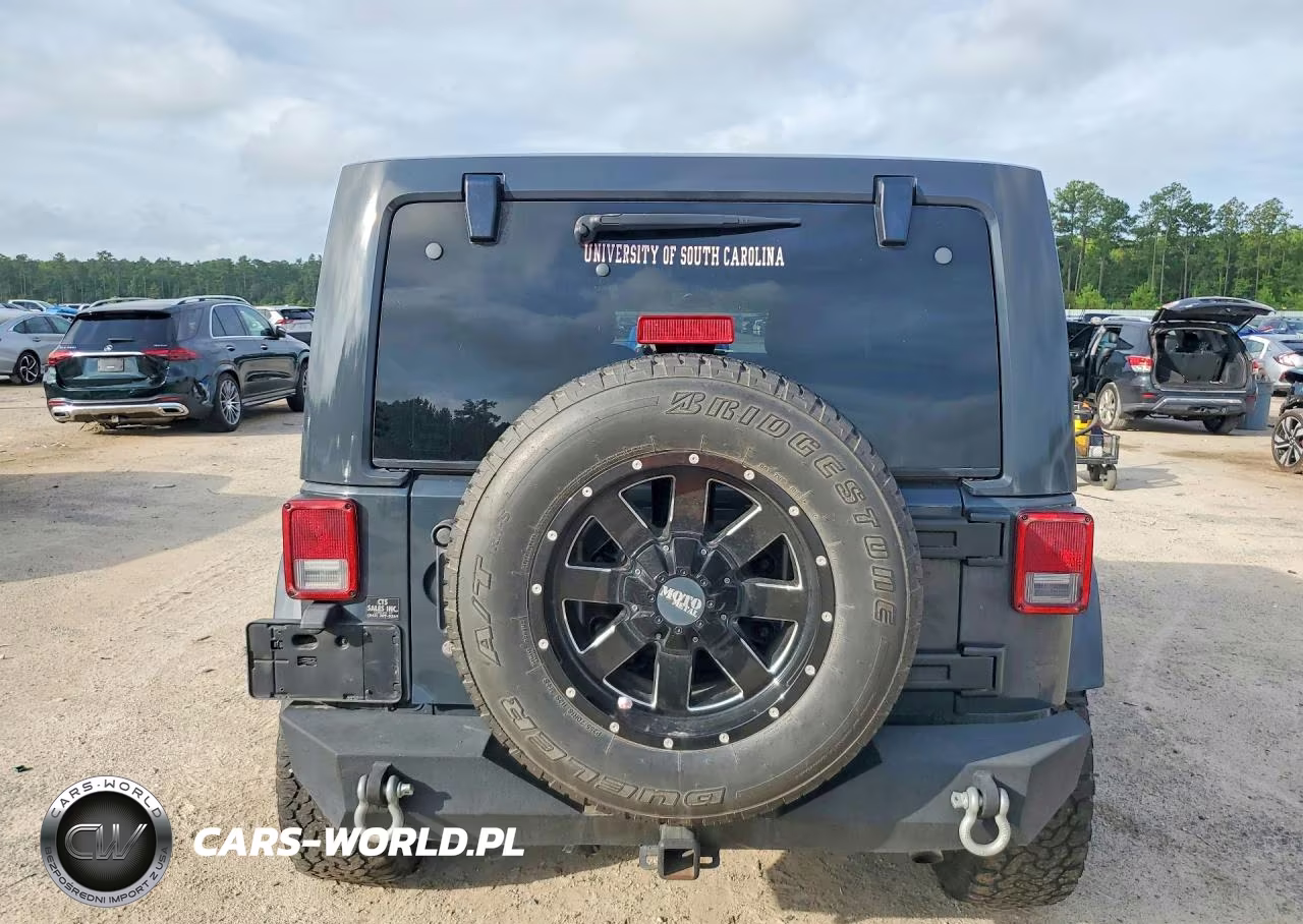 2017 Jeep Wrangler Unlimited Sahara VIN:1C4HJWEG5HL697863 - 6