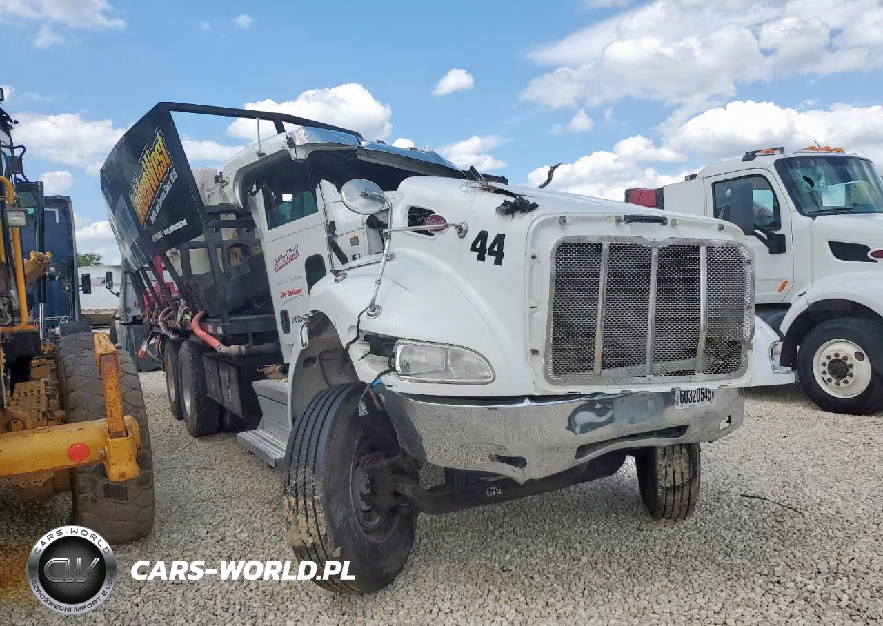 2018 Peterbilt 348 Fuel - Lube Truck – zdjęcie 1 z 10