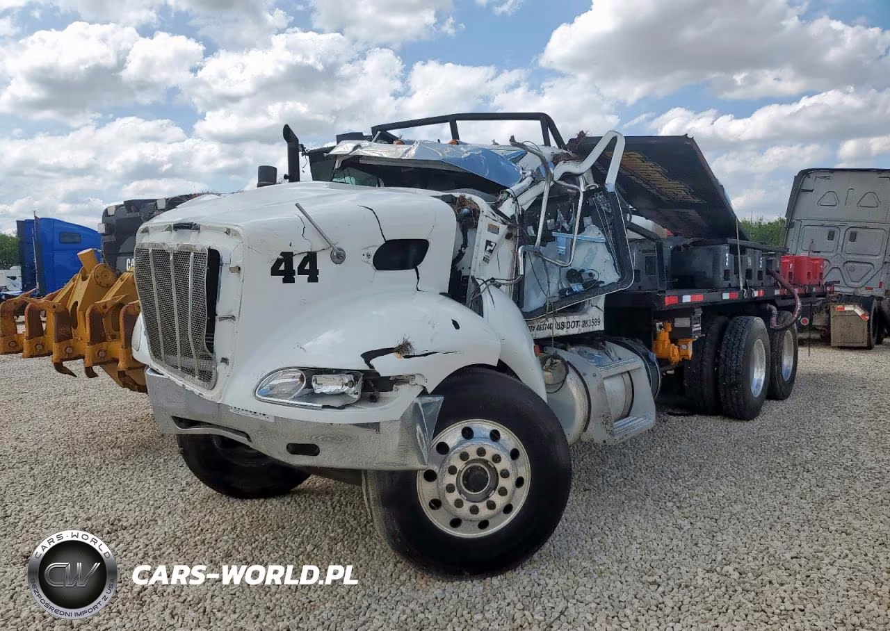 2018 Peterbilt 348 Fuel - Lube Truck VIN:2NP3LJ9XXJM480720 - 2