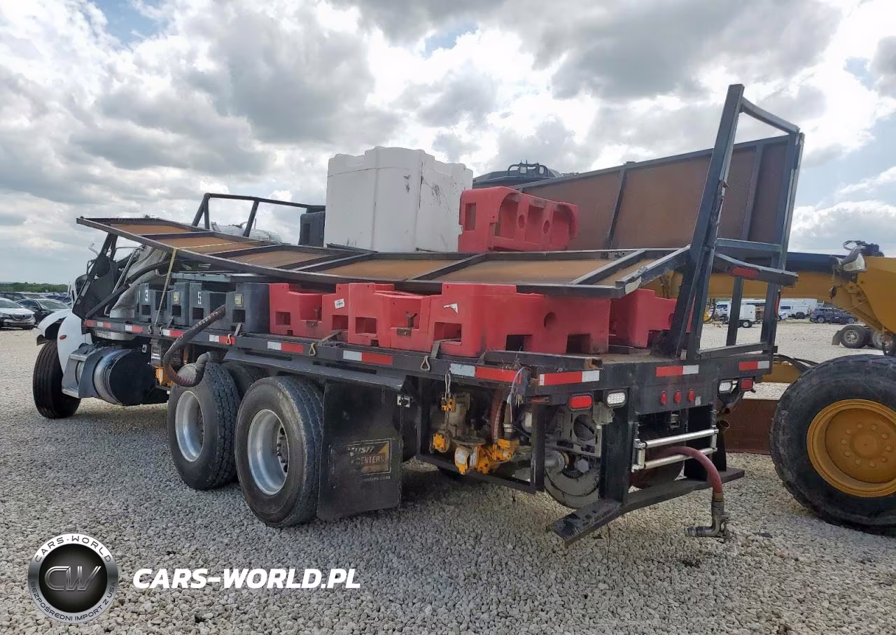 2018 Peterbilt 348 Fuel - Lube Truck VIN:2NP3LJ9XXJM480720 - 3