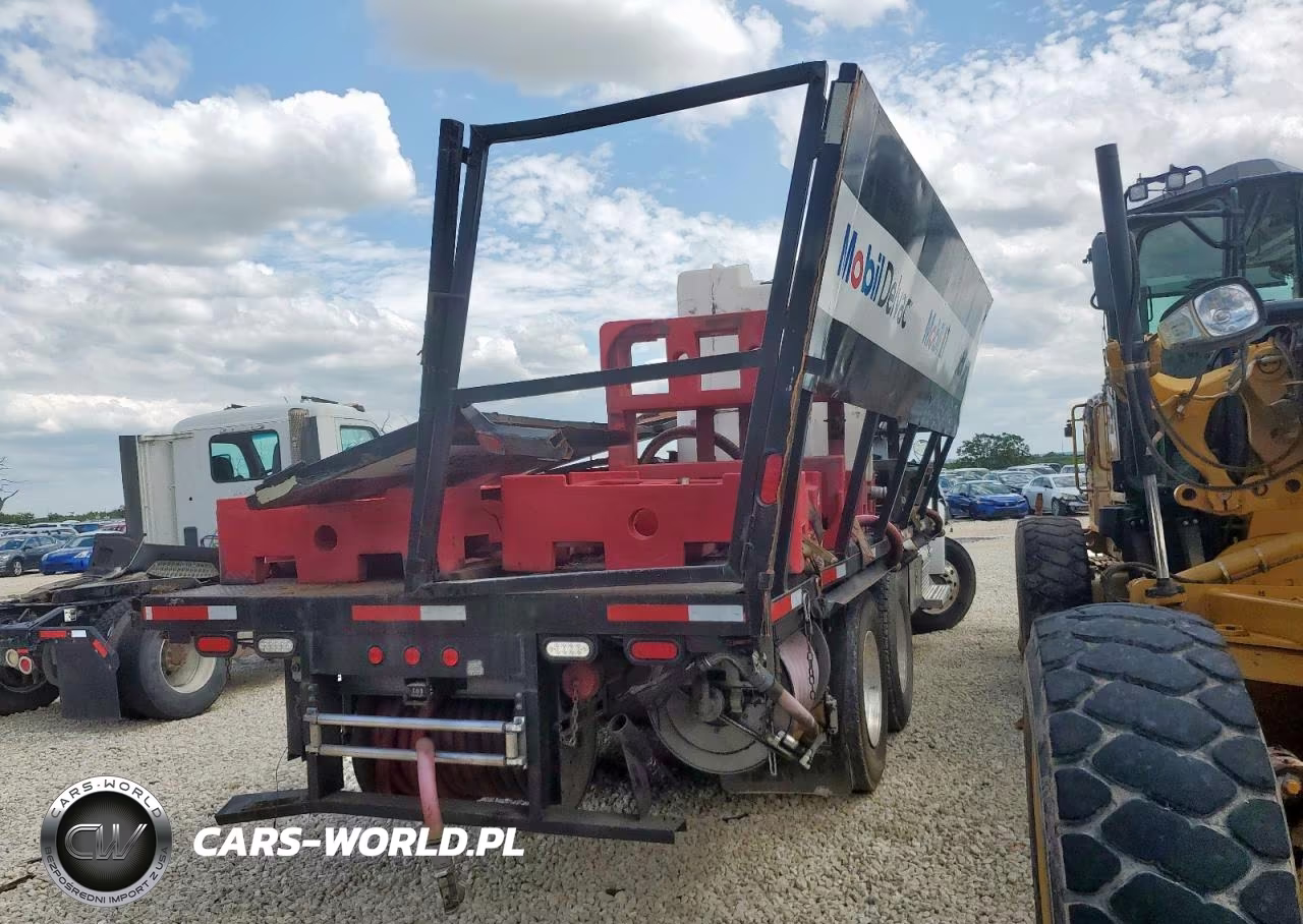 2018 Peterbilt 348 Fuel - Lube Truck VIN:2NP3LJ9XXJM480720 - 4