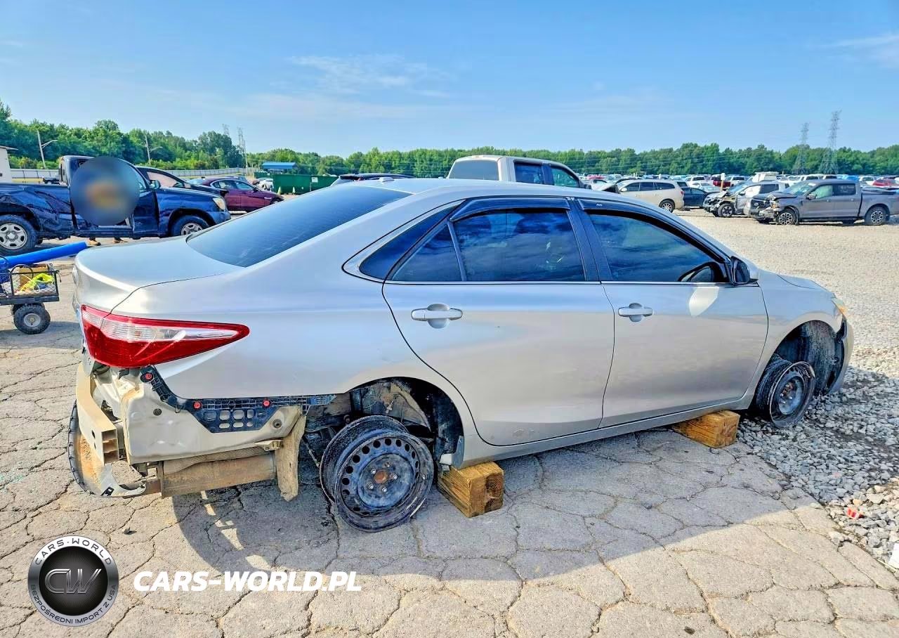 2015 Toyota Camry Le VIN:4T4BF1FKXFR454457 - 3