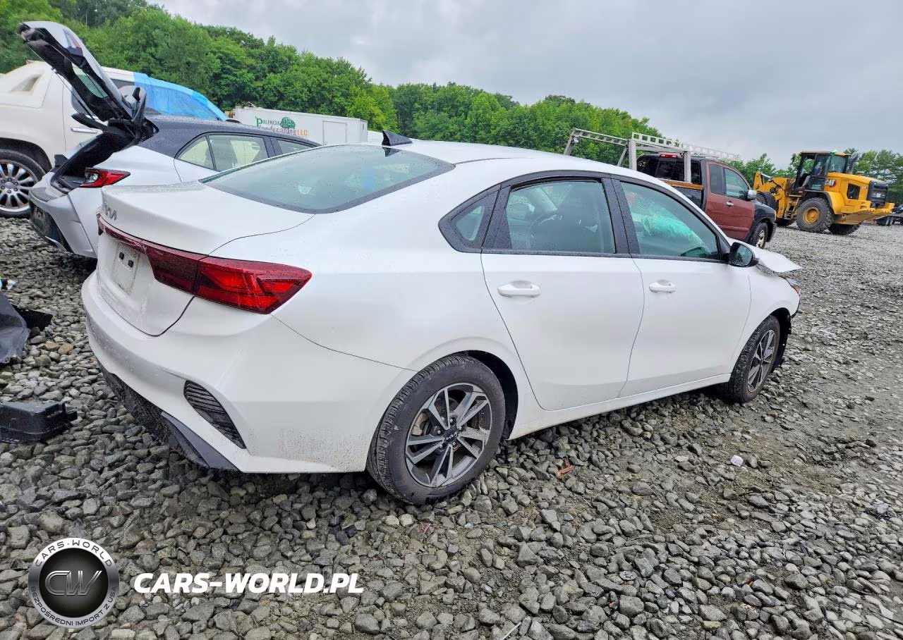 2024 Kia Forte Lxs VIN:3KPF24AD3RE820512 - 3