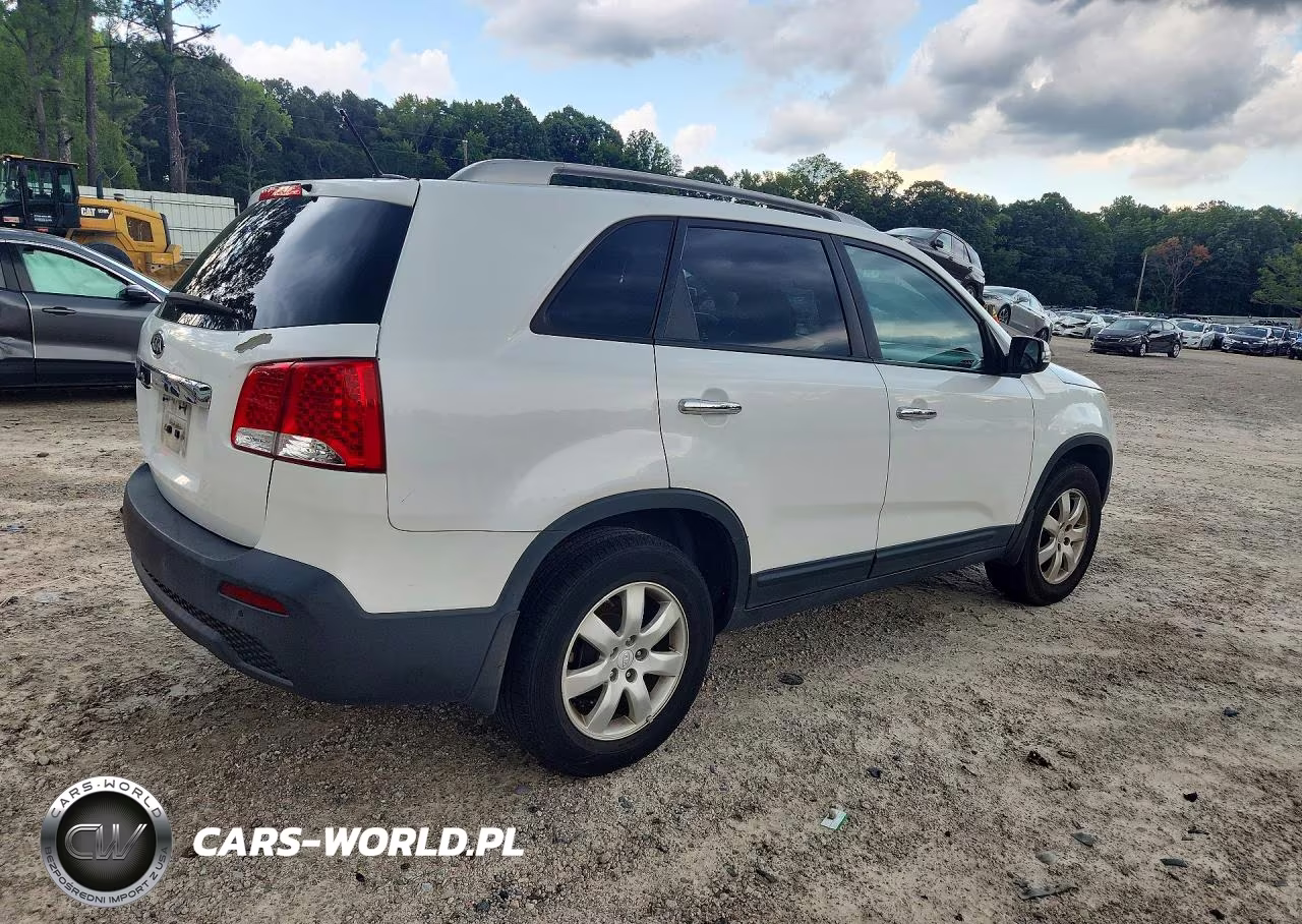 2011 Kia Sorento Lx VIN:5XYKT3A13BG150173 - 3