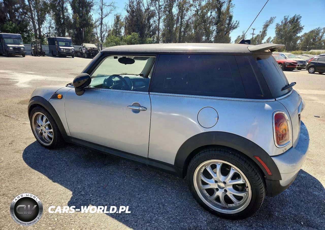 2010 Mini Cooper VIN:WMWMF3C50ATZ64264 - 2