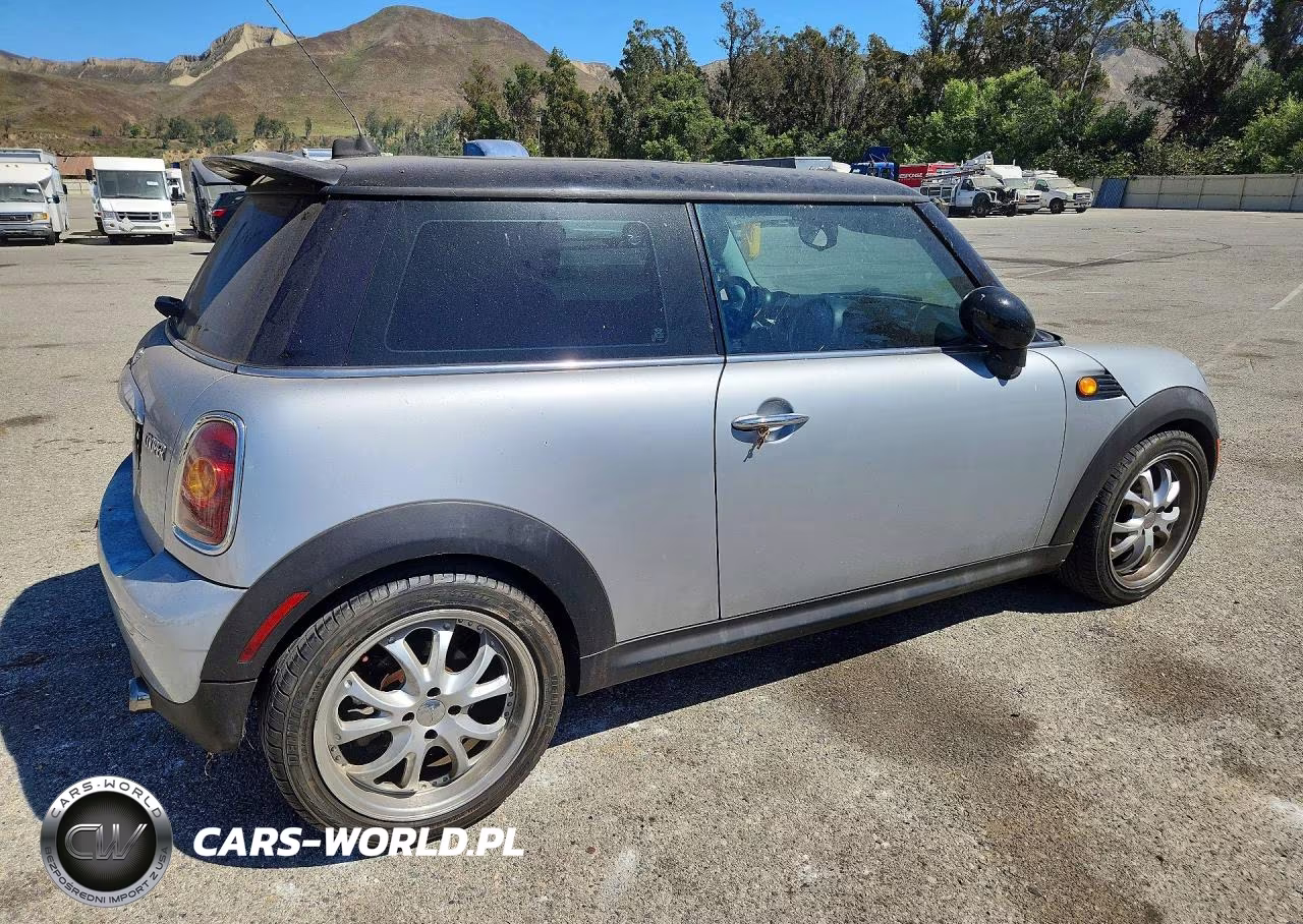 2010 Mini Cooper VIN:WMWMF3C50ATZ64264 - 3