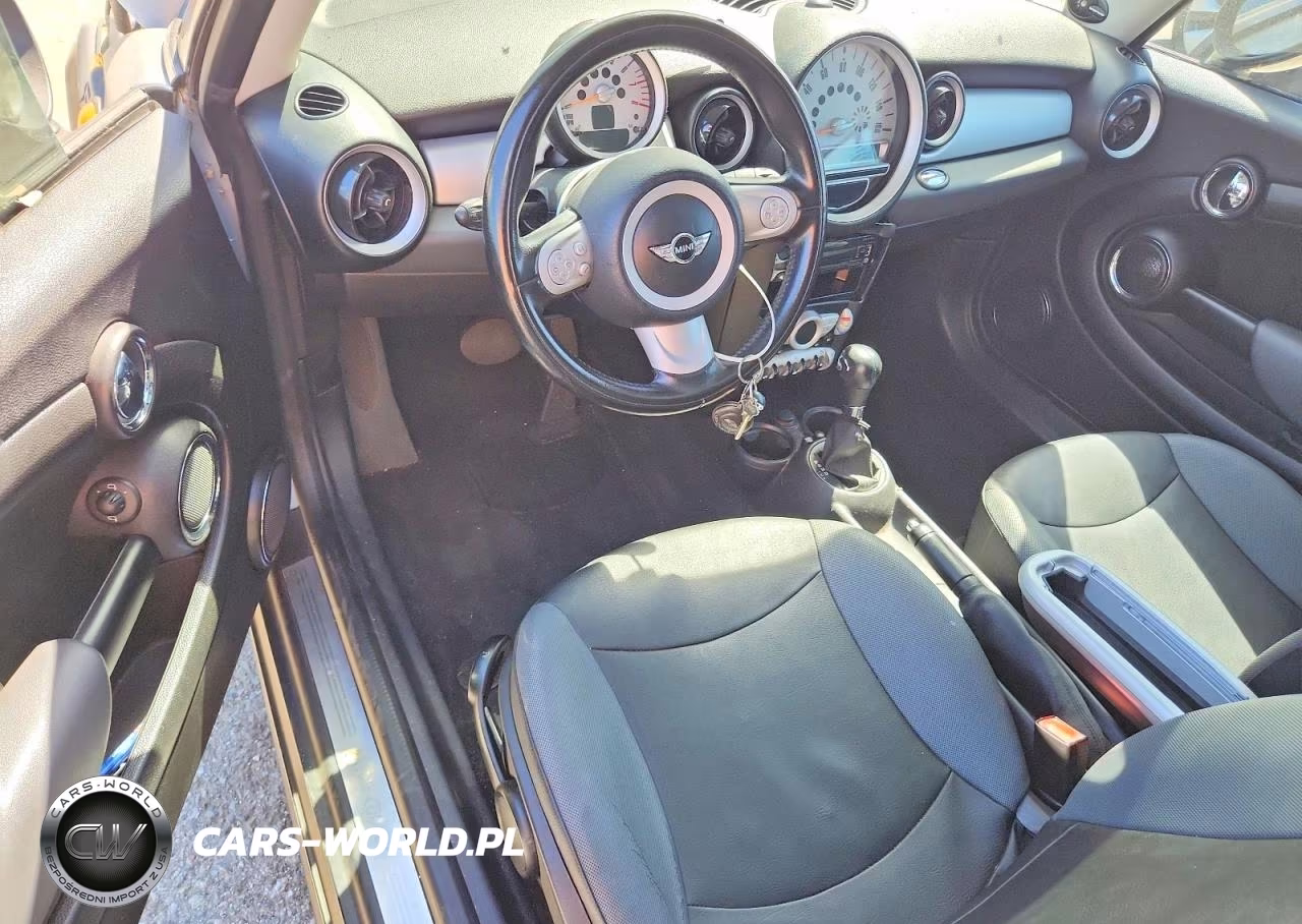 2010 Mini Cooper VIN:WMWMF3C50ATZ64264 - 8