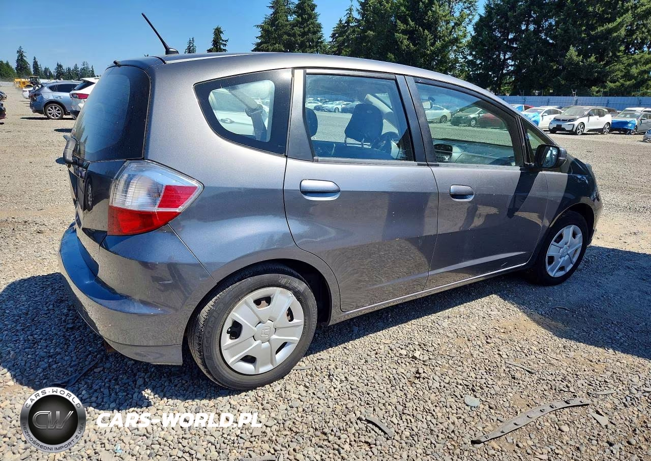 2013 Honda Fit VIN:JHMGE8H36DC081019 - 3
