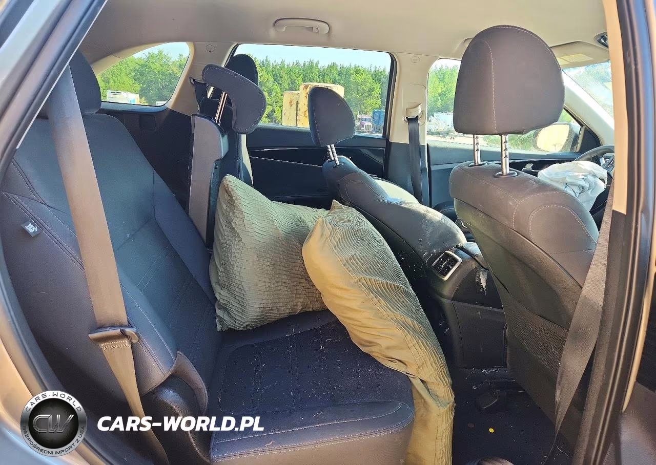 2019 Kia Sorento Lx VIN:5XYPG4A39KG531012 - 11