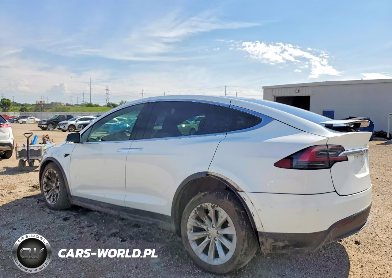 2018 Tesla Model X VIN:5YJXCDE24JF104033 - 2