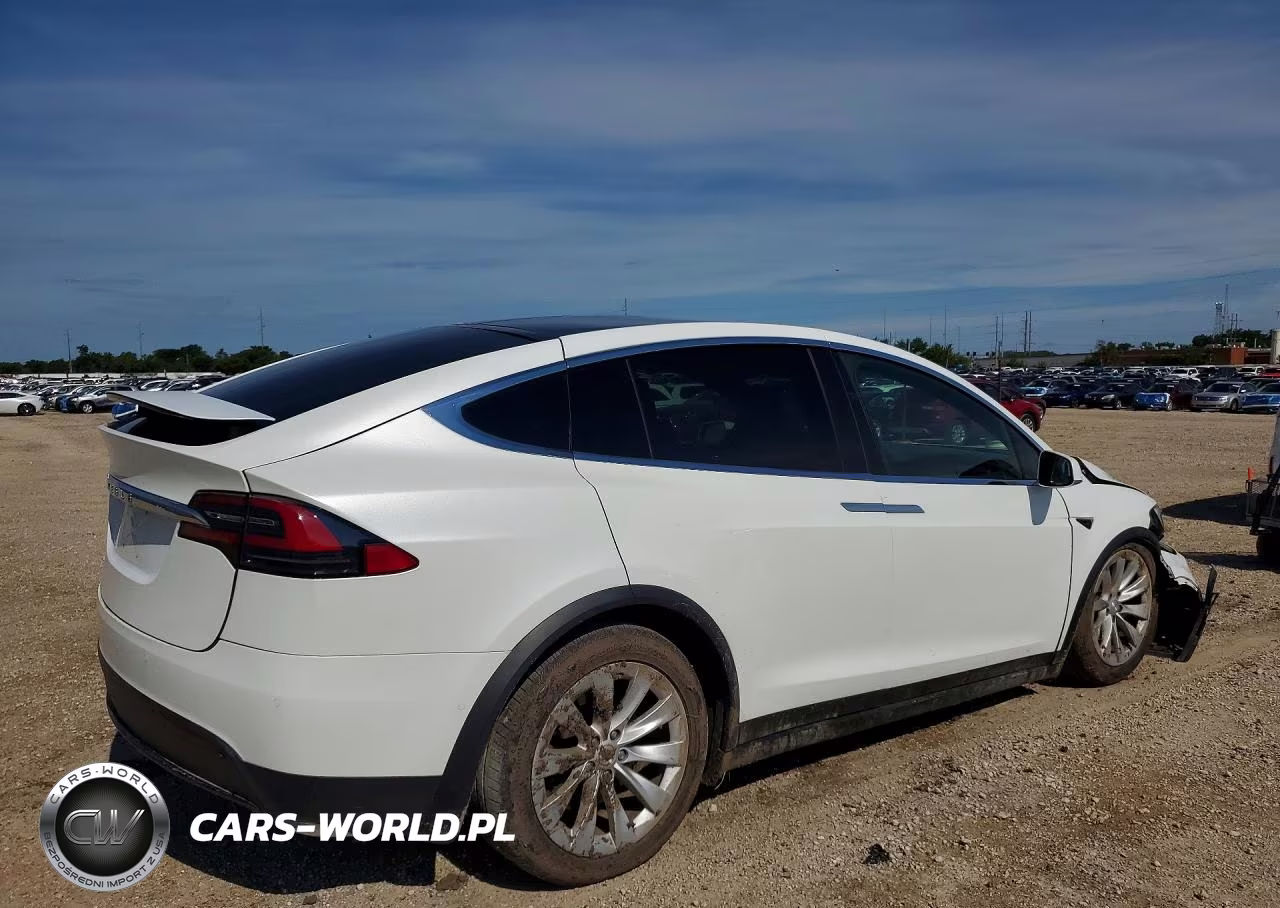 2018 Tesla Model X VIN:5YJXCDE24JF104033 - 3