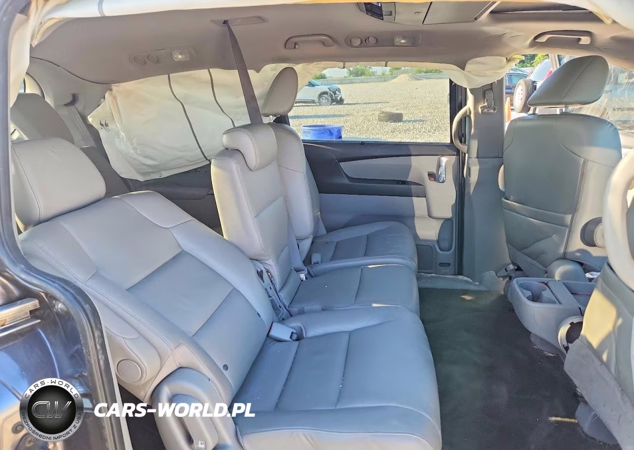 2015 Honda Odyssey Touring VIN:5FNRL5H97FB021999 - 11