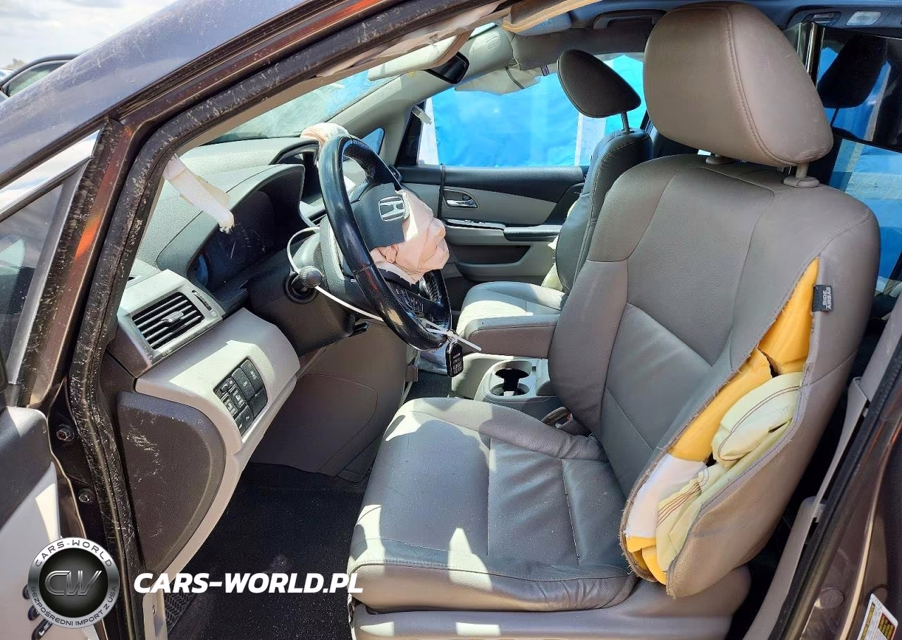 2015 Honda Odyssey Touring VIN:5FNRL5H97FB021999 - 7