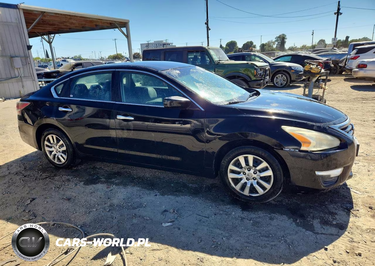 2015 Nissan Altima 2.5 S VIN:1N4AL3AP1FN300236 - 4
