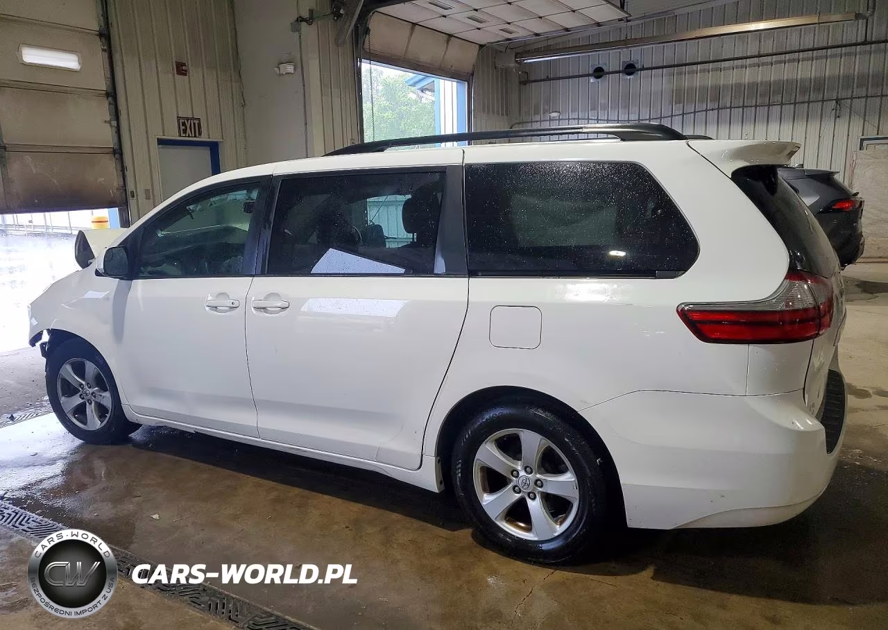 2017 Toyota Sienna Le VIN:5TDKZ3DC0HS845329 - 2