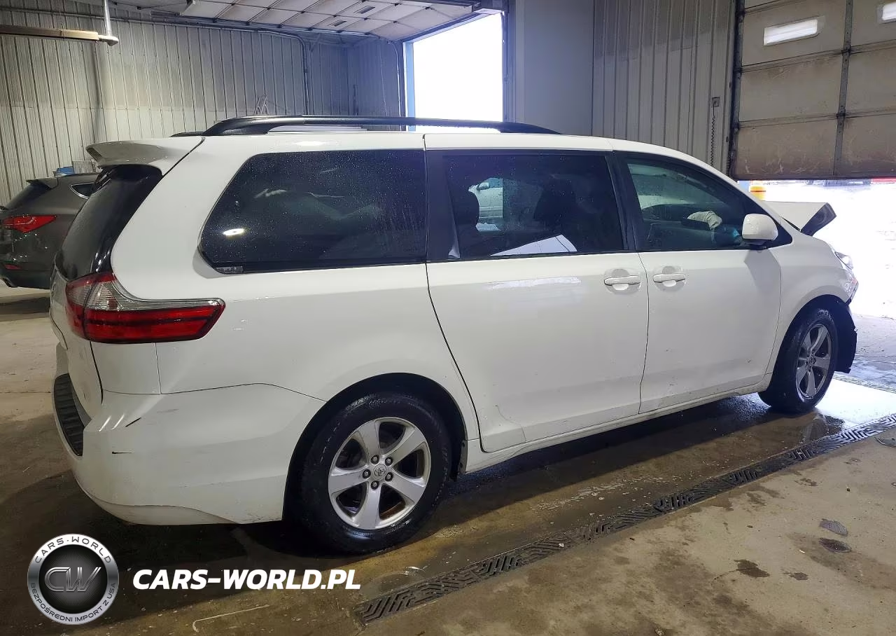 2017 Toyota Sienna Le VIN:5TDKZ3DC0HS845329 - 3